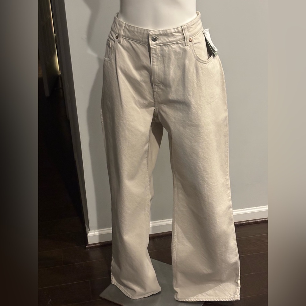 H&M Women's Relaxed Fit High Waisted Cream Jeans, Recycled Cotton NWT
